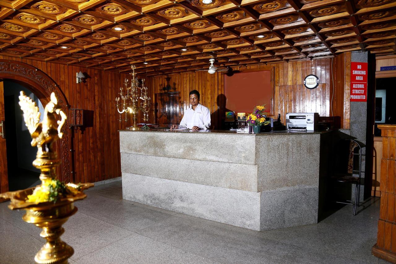 Oyo 9116 Thamburu International Hotel Thiruvananthapuram Екстер'єр фото