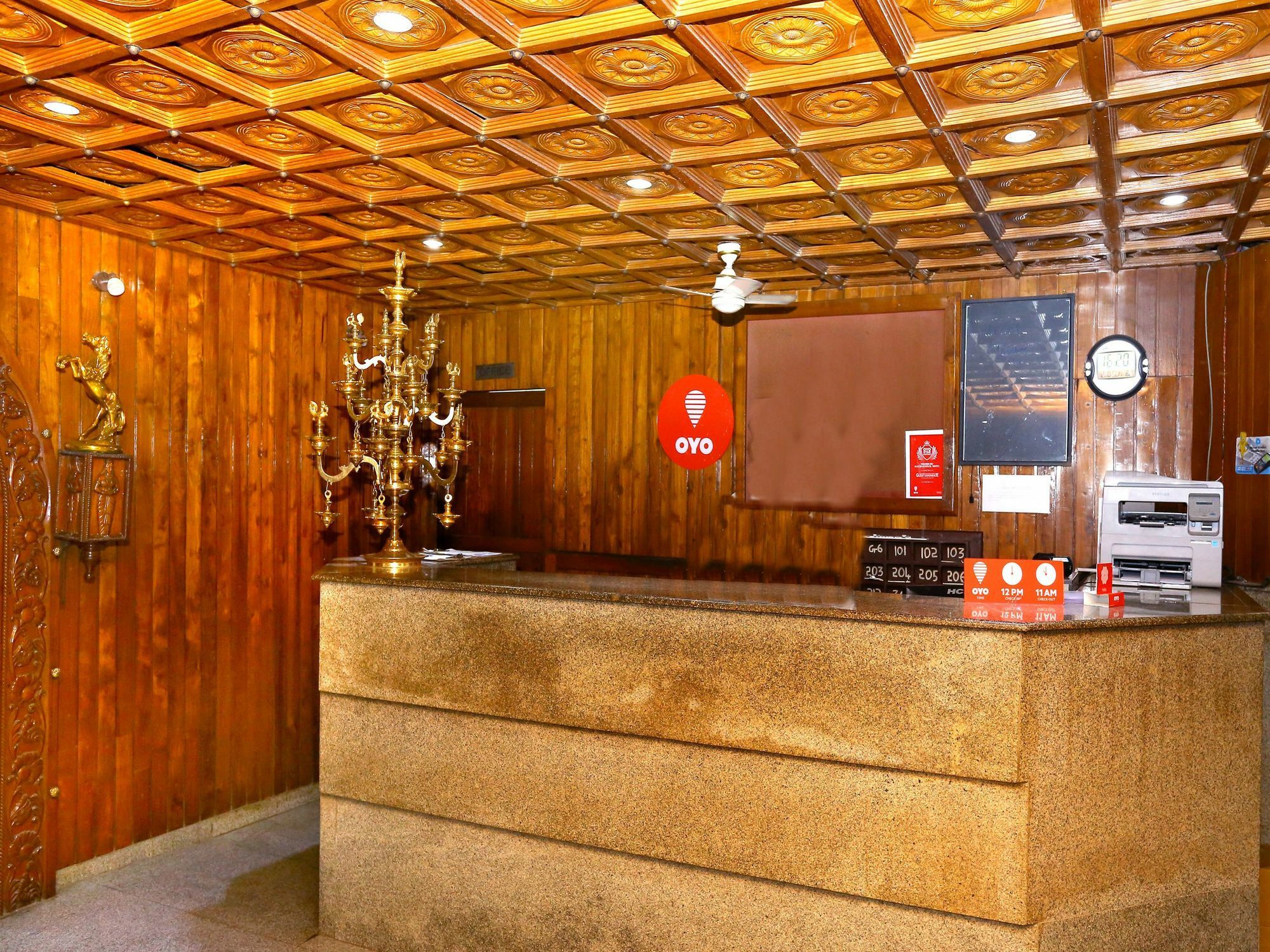 Oyo 9116 Thamburu International Hotel Thiruvananthapuram Екстер'єр фото