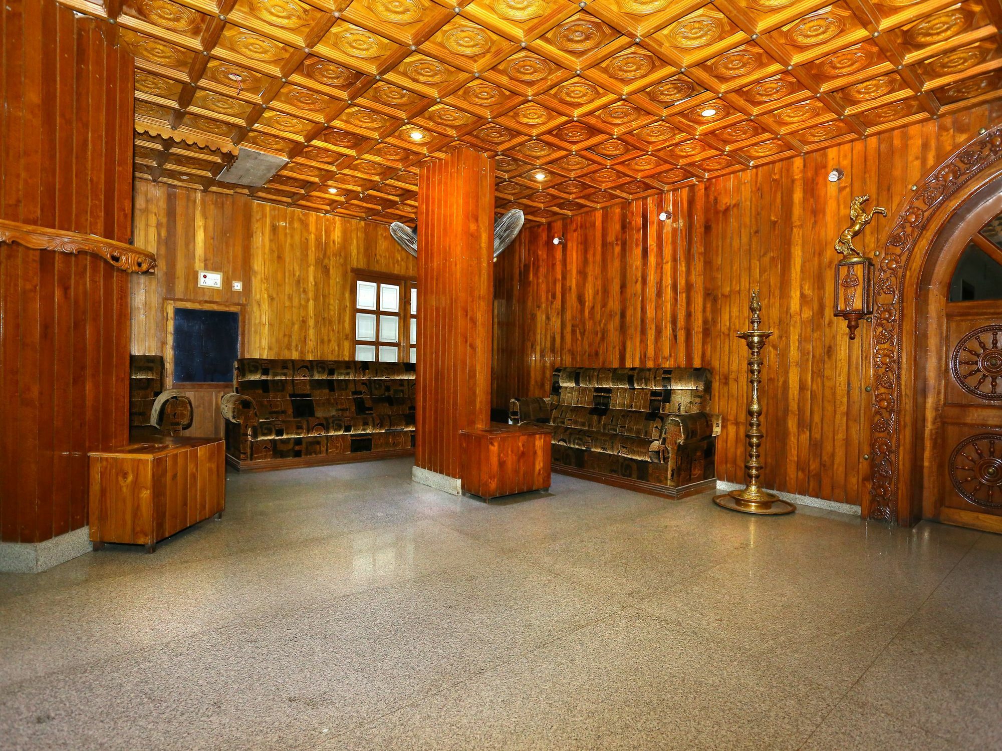 Oyo 9116 Thamburu International Hotel Thiruvananthapuram Екстер'єр фото
